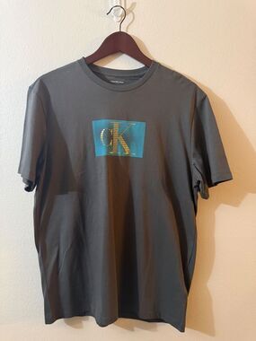 Calvin Klein Jeans CK Logo T Shirt Medium Beluga 4R8041U 021 $39 MSRP